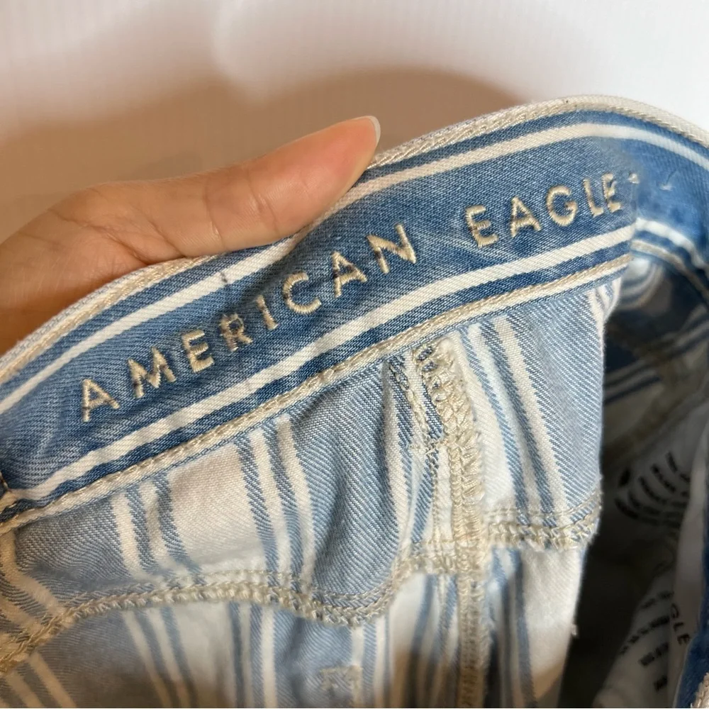 AMERICAN EAGLE Striped High‎ Rise Mom Jean. Size 0